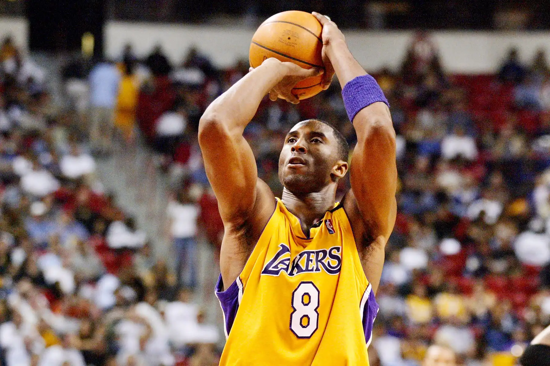 Kobe Bryant, do LA Lakers, joga em uma partida contra o Phoenix Suns.