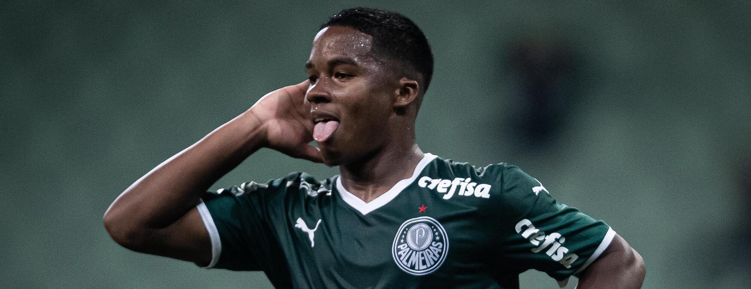 Endrick, do Palmeiras, comemora seu gol durante a Copa do Brasil Sub-17