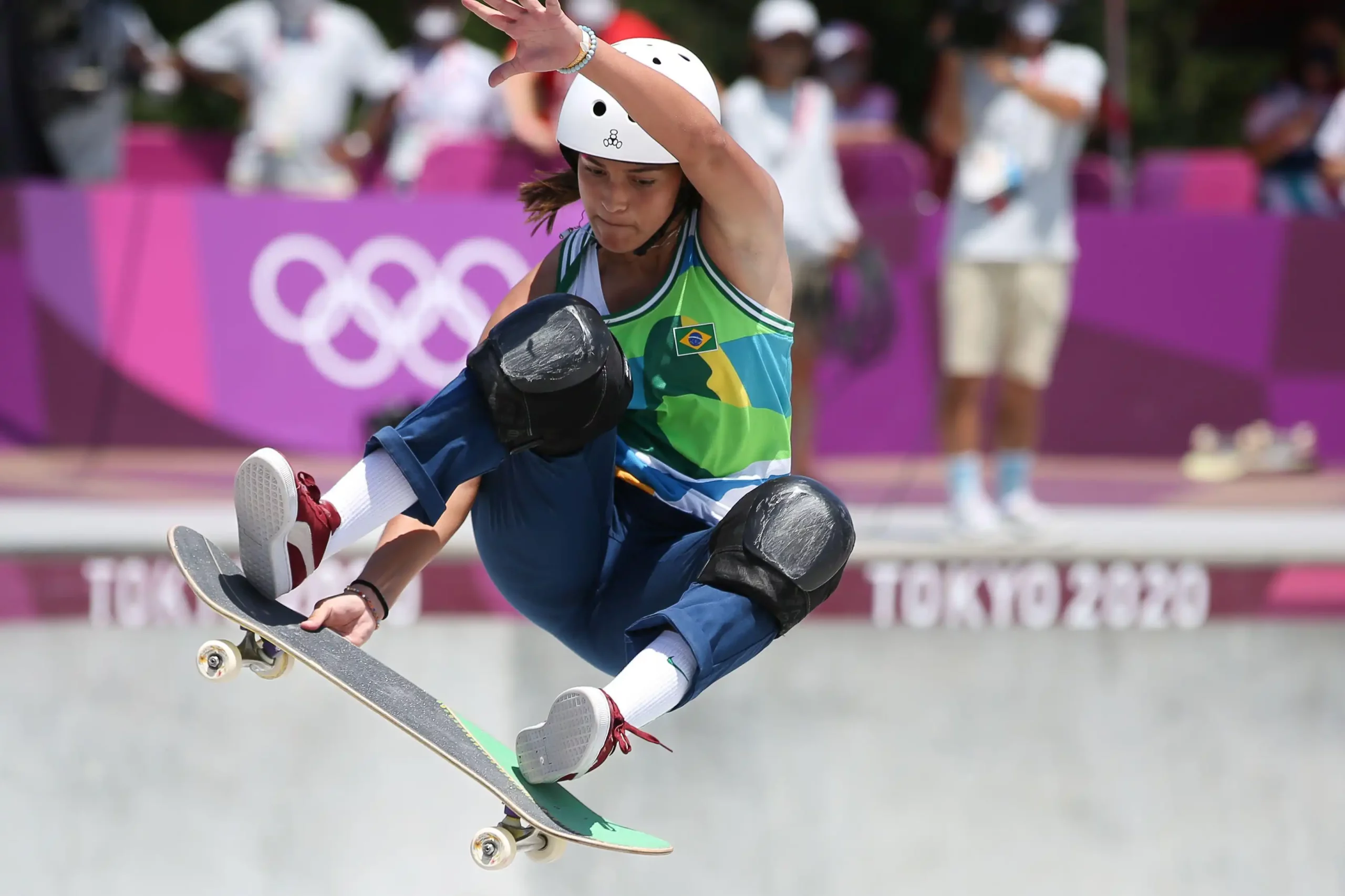 Isadora Pacheco do Brasil compete na fase preliminar do Skate Feminino Park nos Jogos Olímpicos de Tóquio 2020.