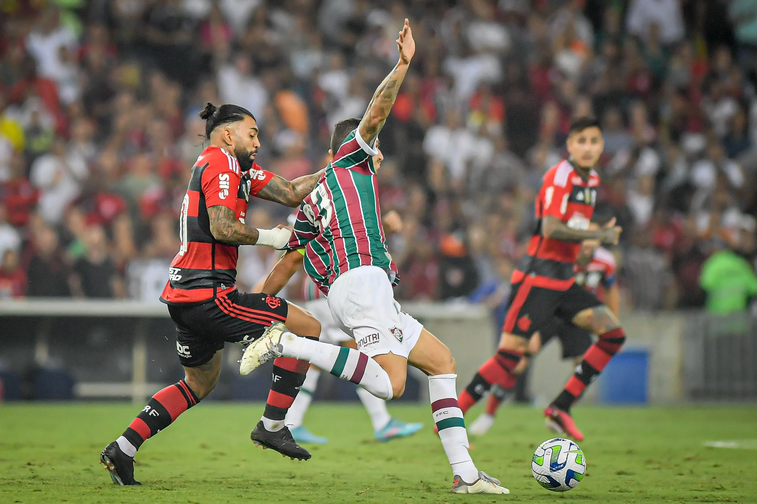 Durante o jogo entre Fluminense e Flamengo, uma partida válida pela Copa do Brasil de 2023, realizada no Estádio do Maracanã, localizado na cidade do Rio de Janeiro (RJ), nesta terça-feira (16).