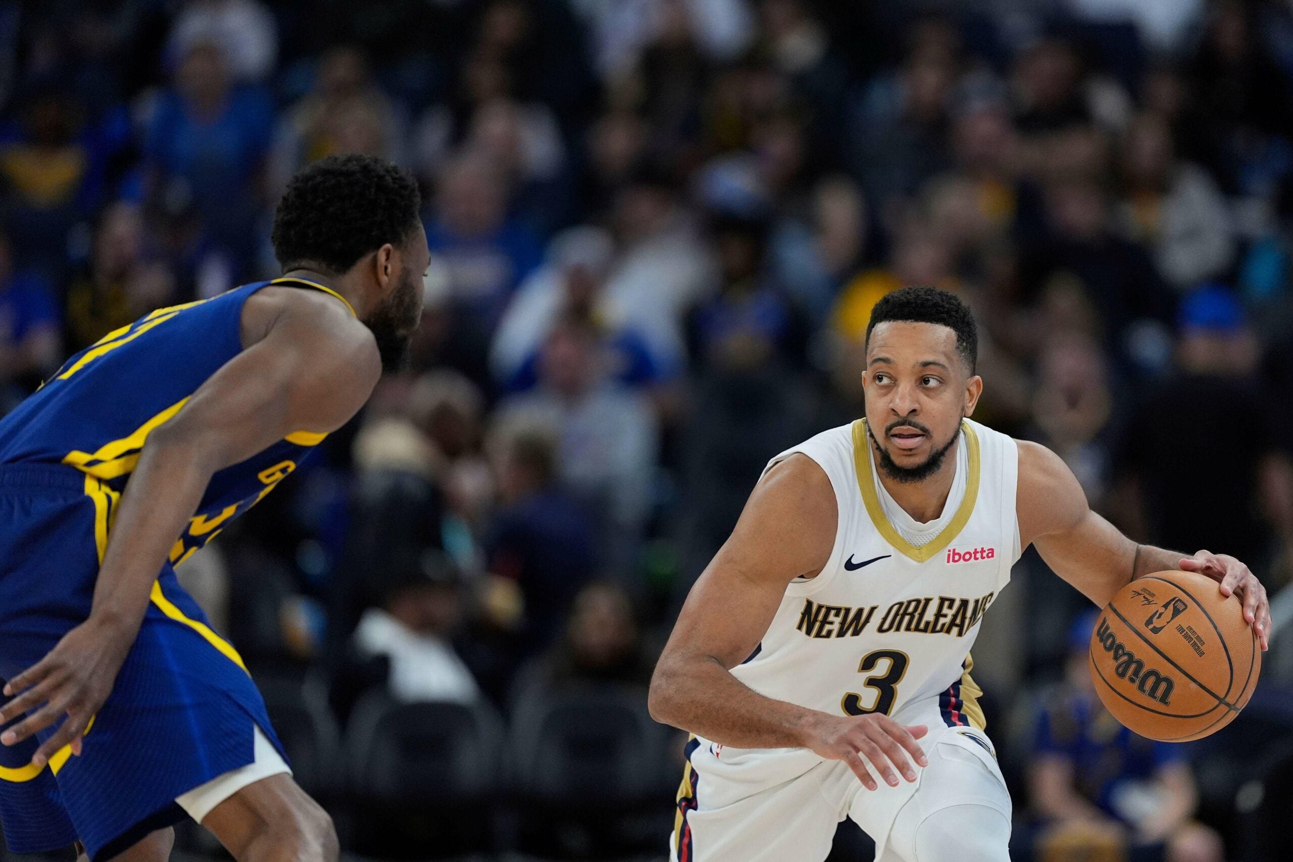 CJ McCollum durante jogada pelo New Orleans Pelicans