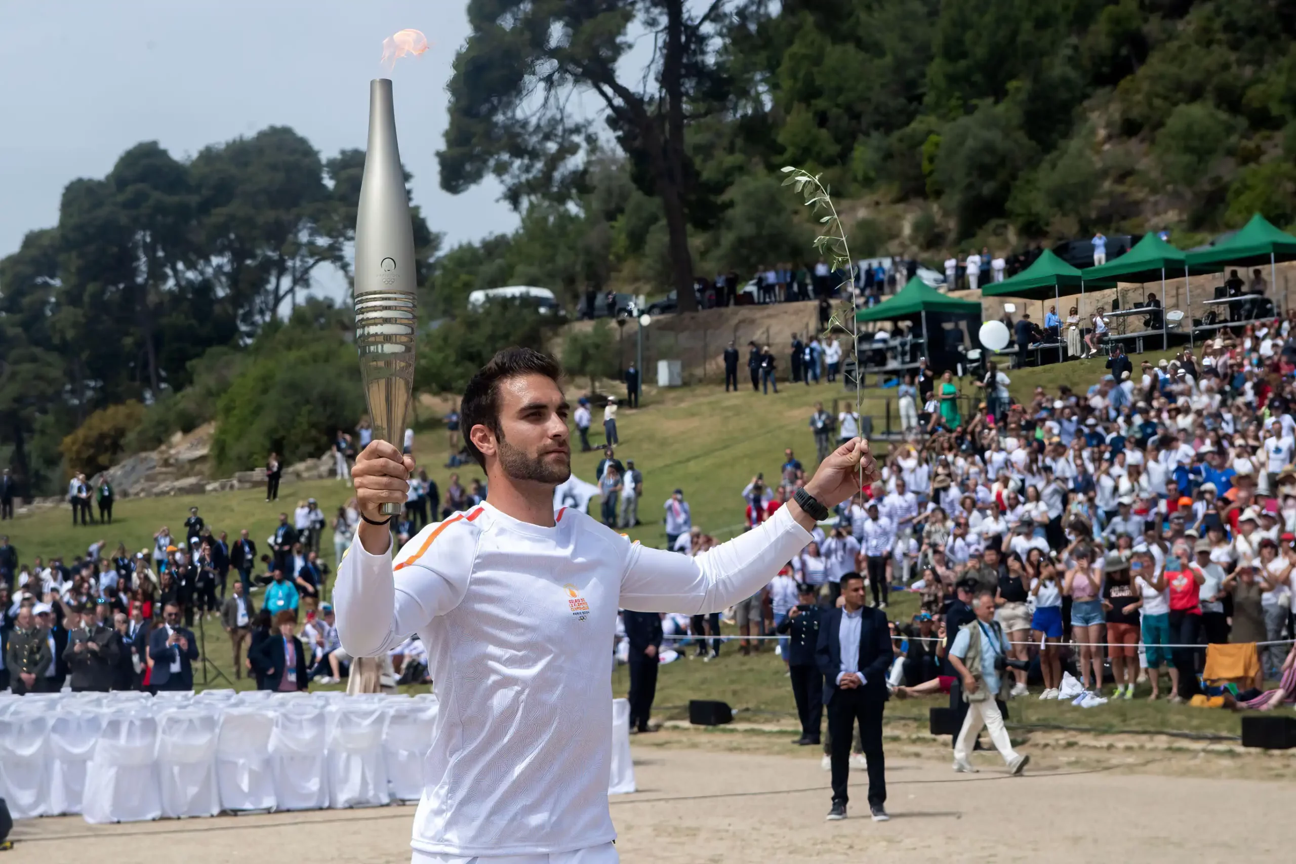 Cerimônia de acendimento da chama olímpica para os Jogos Olímpicos de Verão de 2024 em Paris