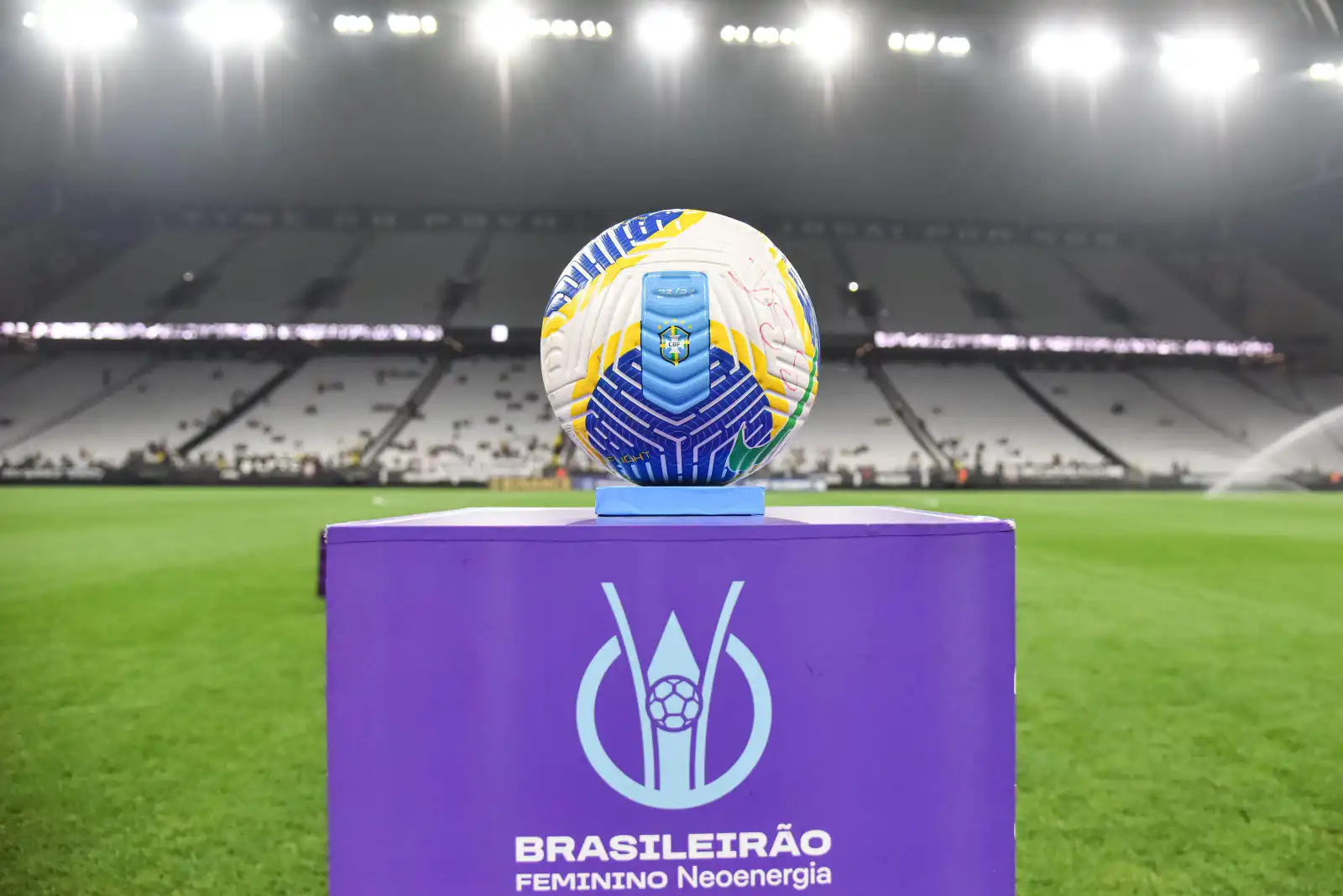 Bola para a partida entre Corinthians x Ferroviária, válida pela 6ª rodada do Campeonato Brasileiro de Futebol Feminino 2024