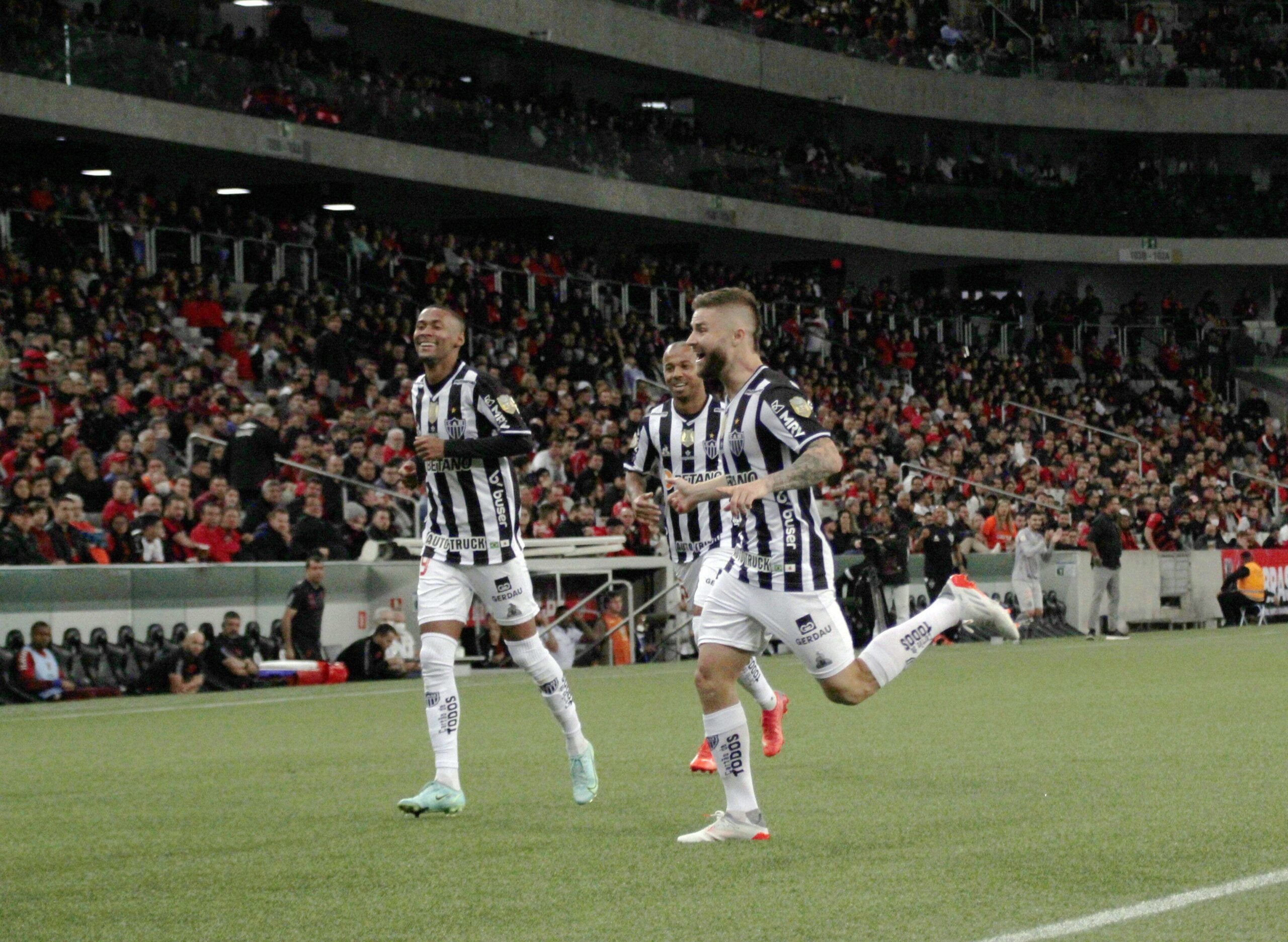 Jogadores do Atlético-MG em campo pelo Campeonato Brasileiro
