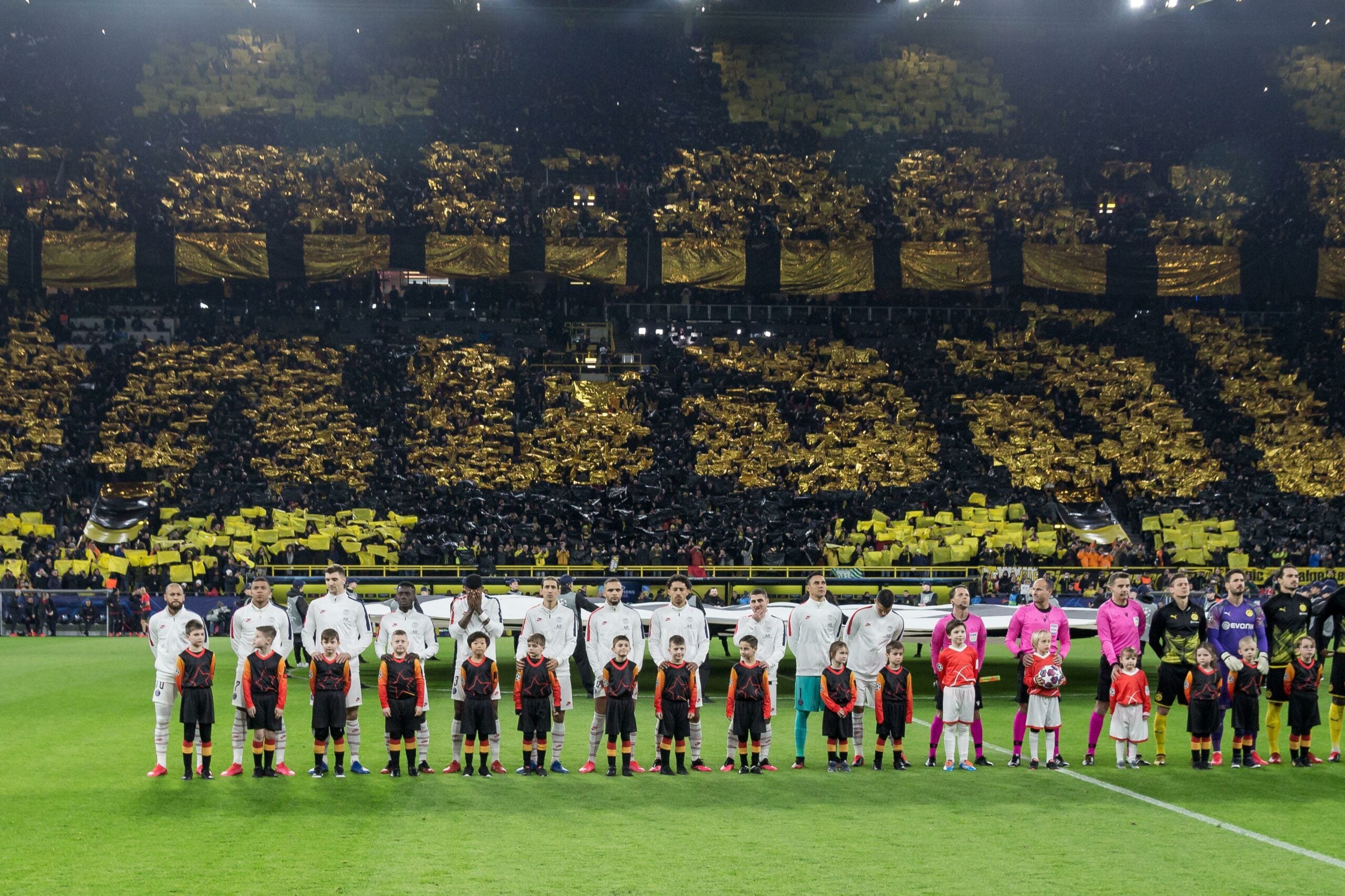 PSG players prior to the UEFA Champions League, last 16, first leg football match Borussia Dortmund v FC Paris Saint-Germain in Dortmund, Germany, on February 18, 2020. (Photo by Peter Niedung/NurPhoto)