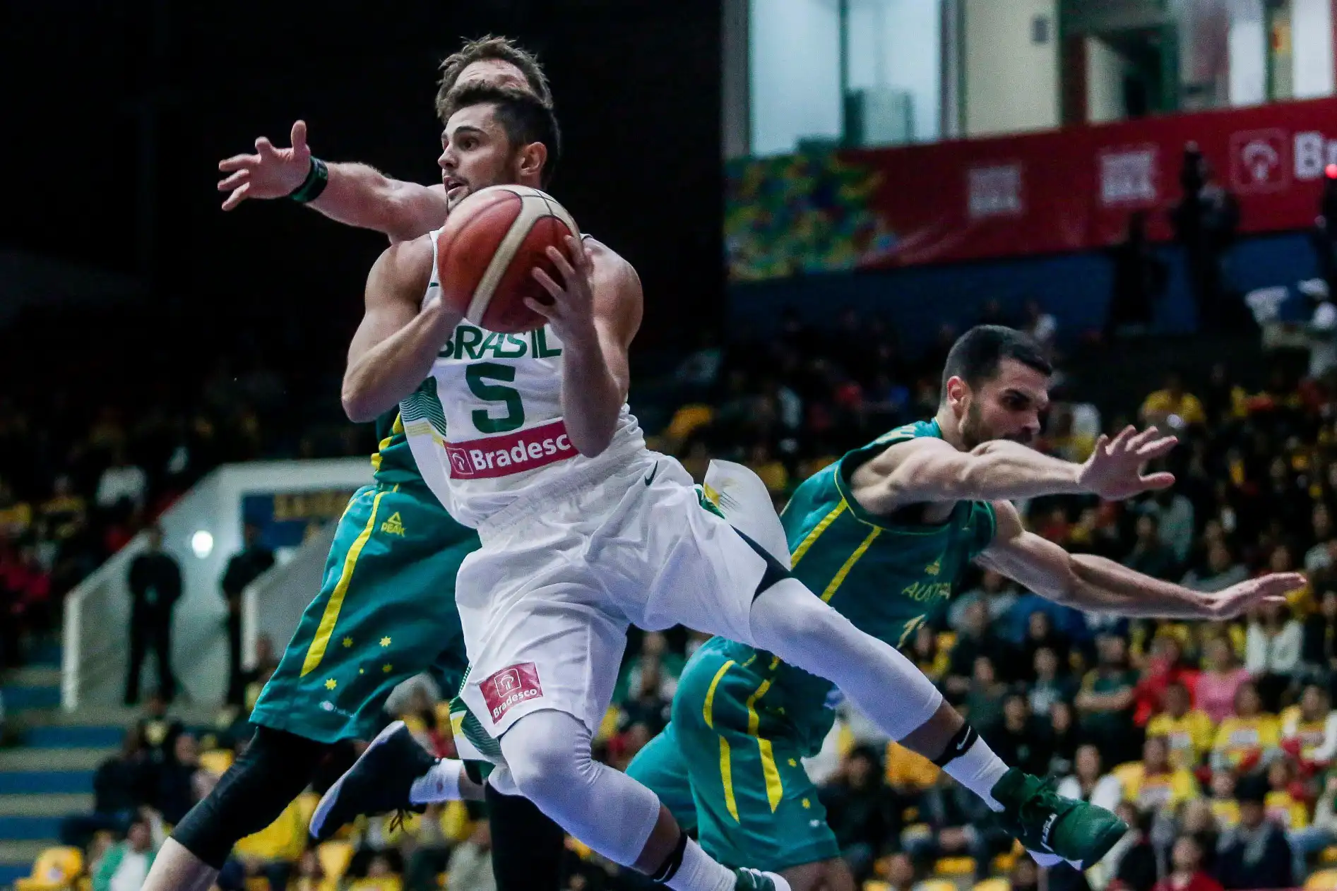 Raulzito do Brasil durante jogo amistoso no Ginasio Professor Hugo Ramos, em Mogi das Cruzes