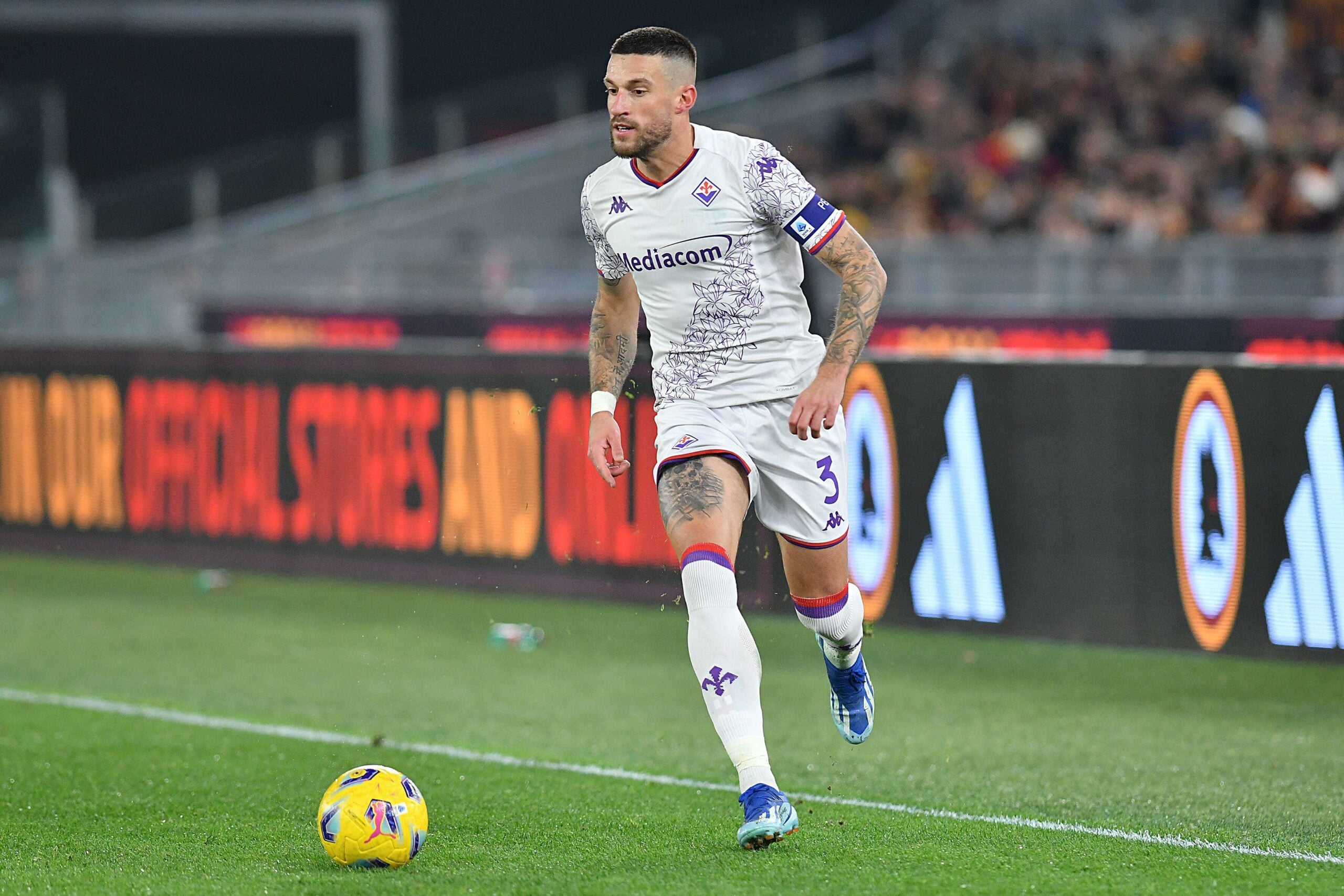 Cristiano Biraghi em campo pelo Fiorentina