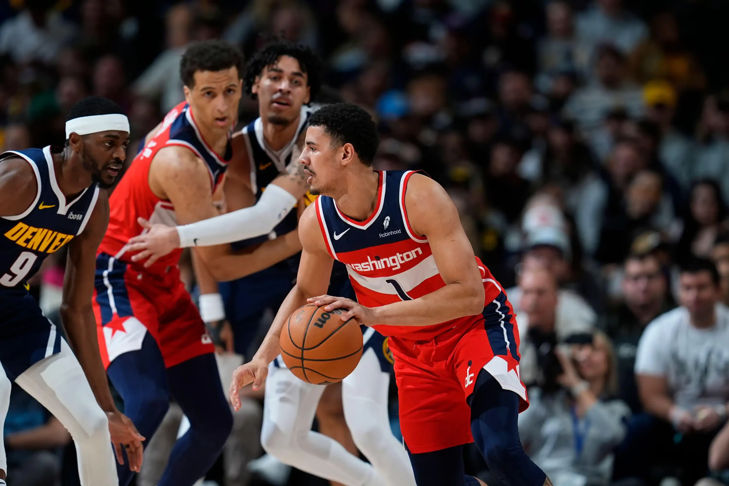 O armador do Washington Wizards, Johnny Davis (1), durante a segunda metade de uma partida de basquete da NBA