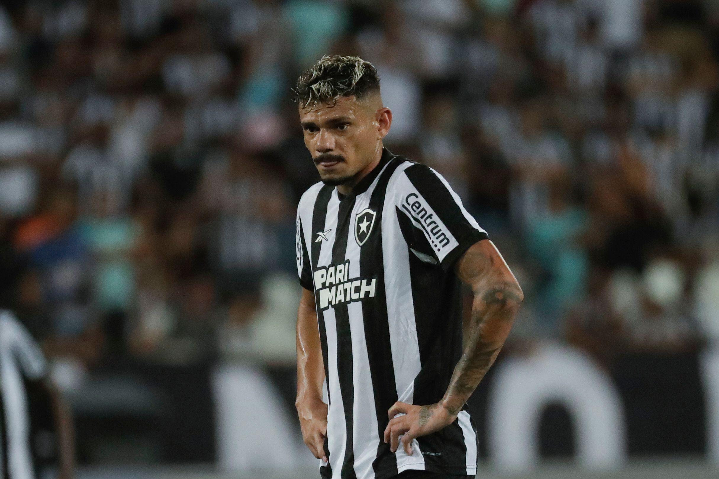 Tiquinho Soares em campo pelo Botafogo