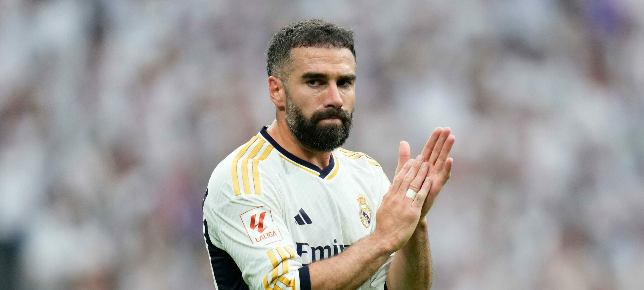 Daniel Carvajal aplaude resultado de jogo do Real Madrid pela La Liga