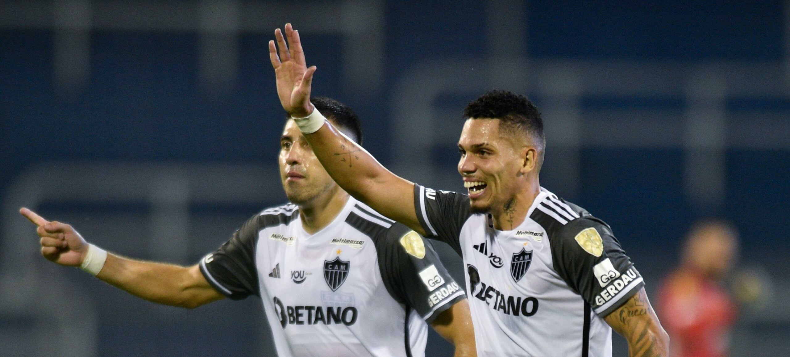 Paulinho, do Atlético-MG, comemora gol na Copa Libertadores 2024.