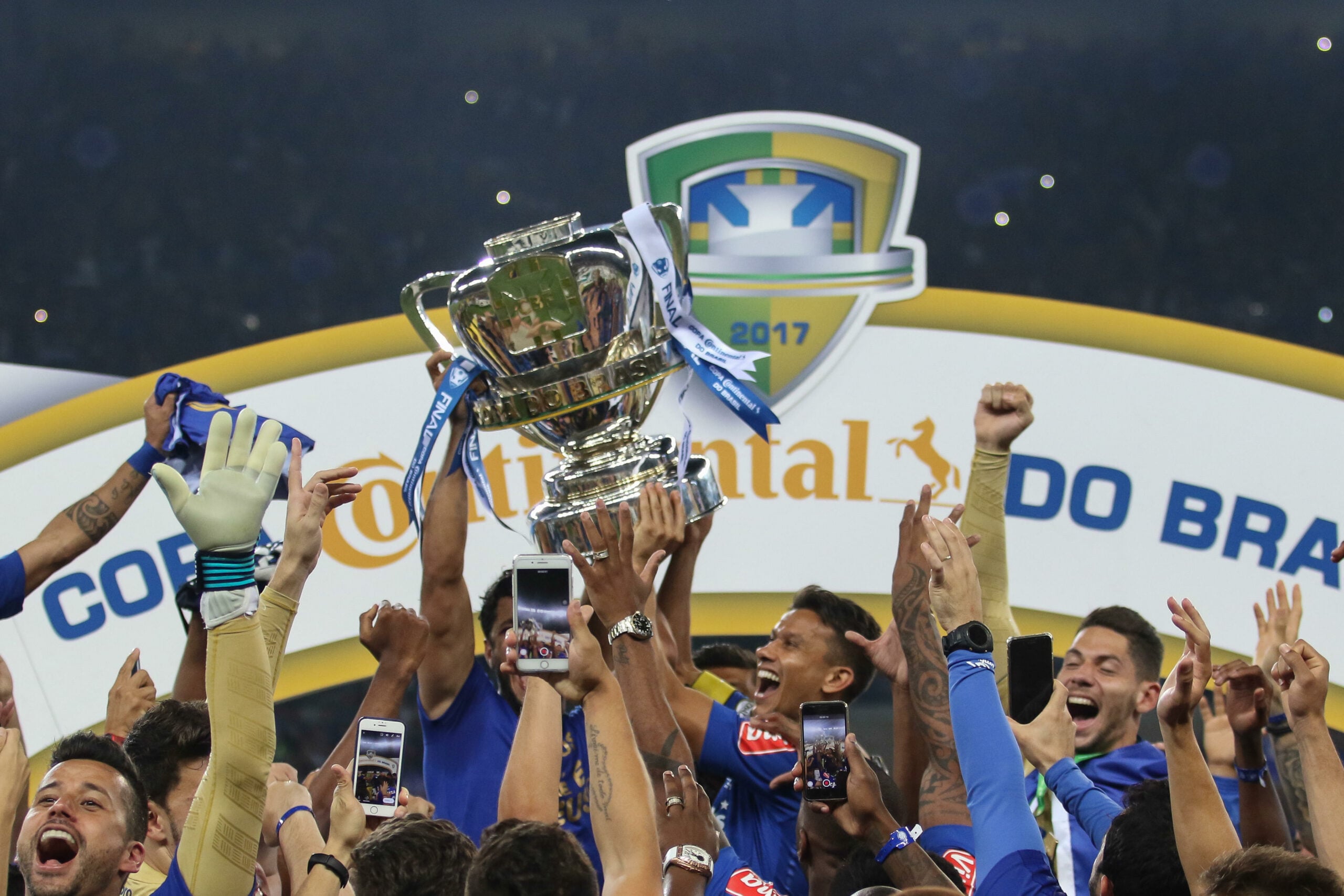 Copa do Brasil sendo vencida pelo Cruzeiro