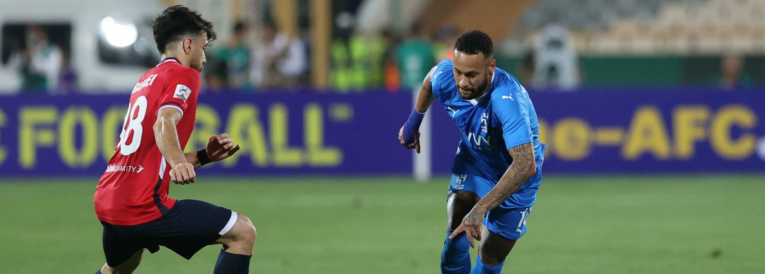 Neymar, do Al-Hilal, em ação durante uma partida da Liga dos Campeões da AFC contra Nassaji Mazandaran, no Estádio Azadi em Teerã, Irã, em 3 de outubro de 2023.