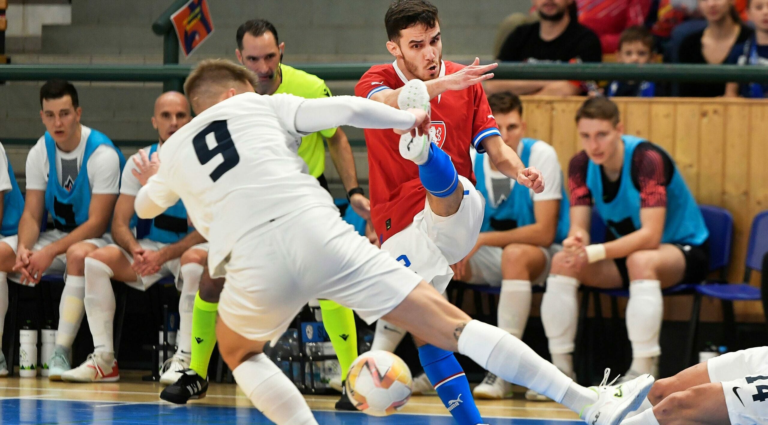 Jeremy Bukovec e Francisco Mikus, jogadores de futsal