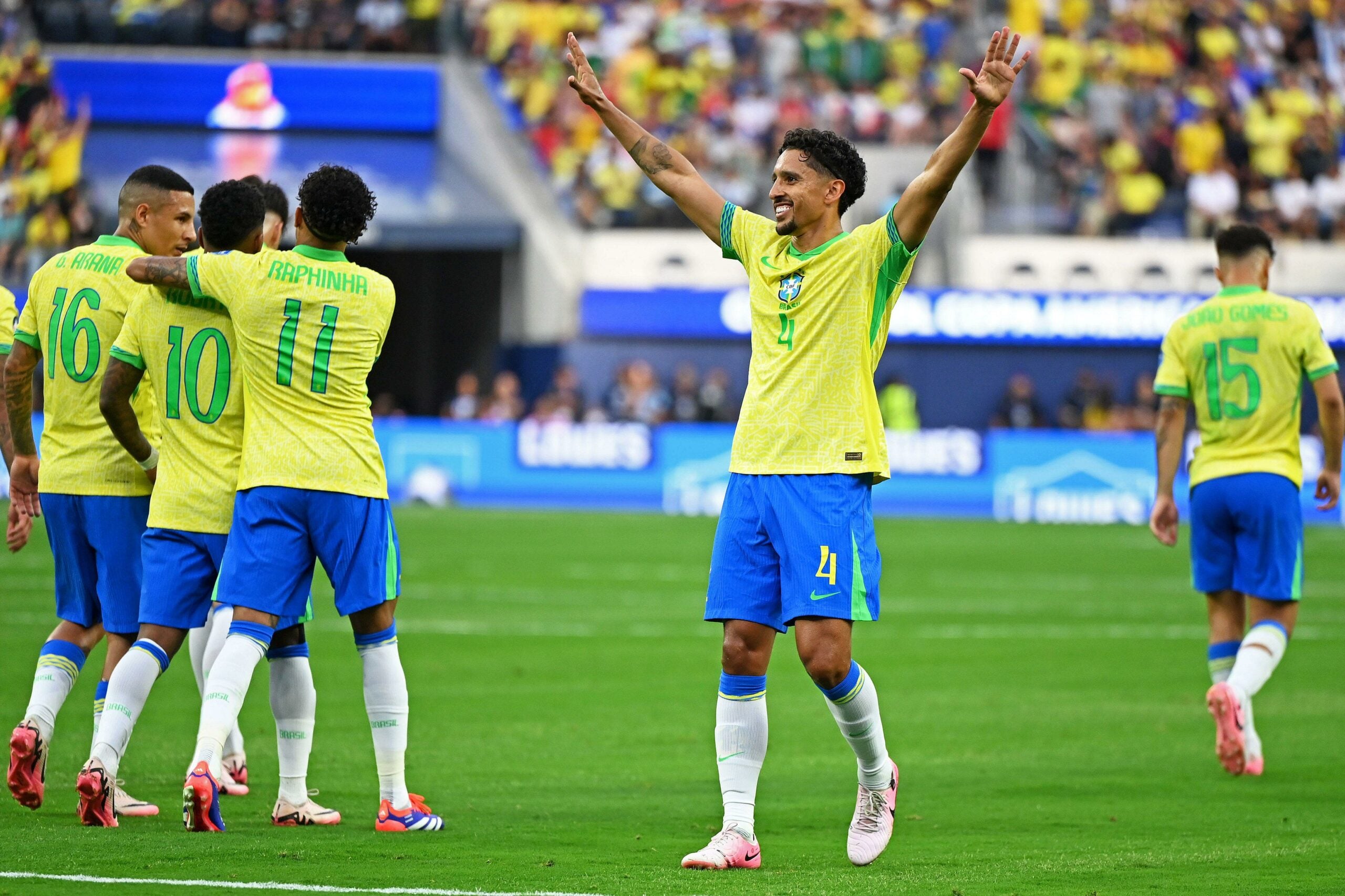 Brasil vs Costa Rica: Marquinhos do Brasil comemora seu gol que foi anulado após revisão do VAR.