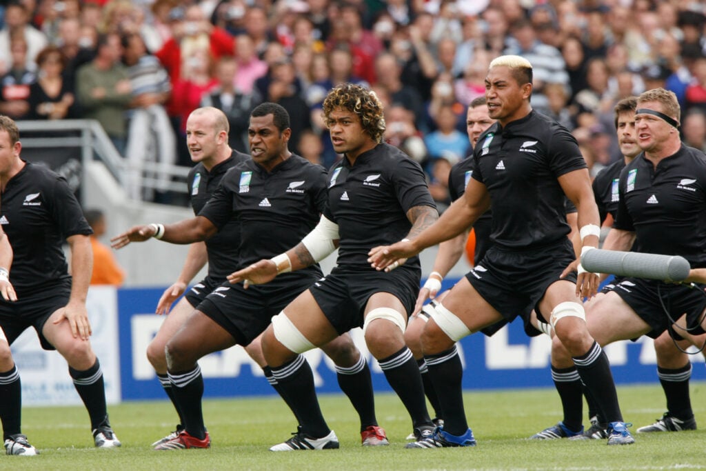 Jogadores fazendo haka