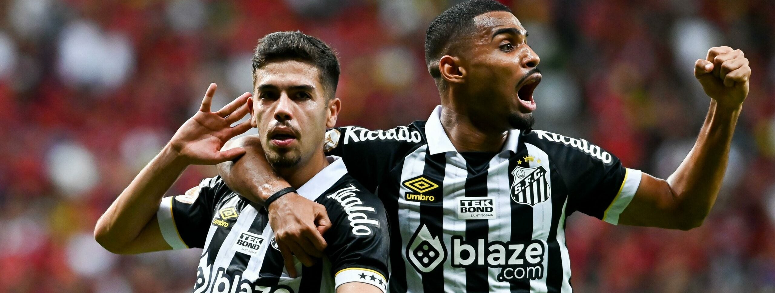 Jogadores do Santos comemorando