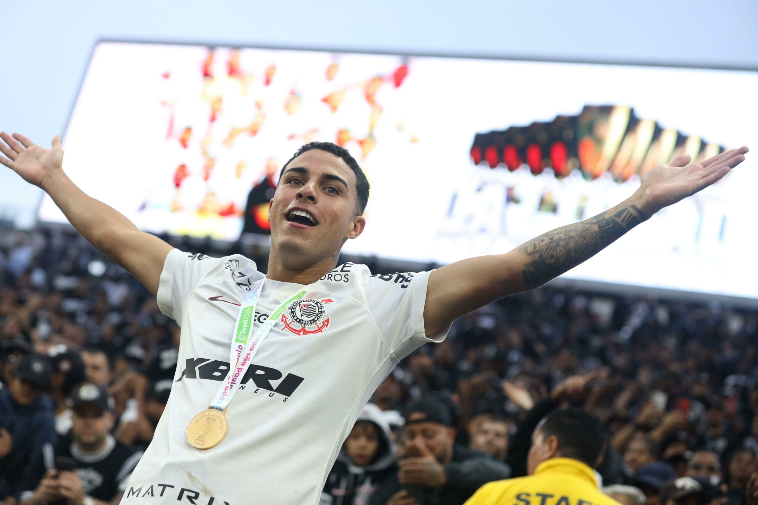 Higor, do Corinthians, celebrando Copinha