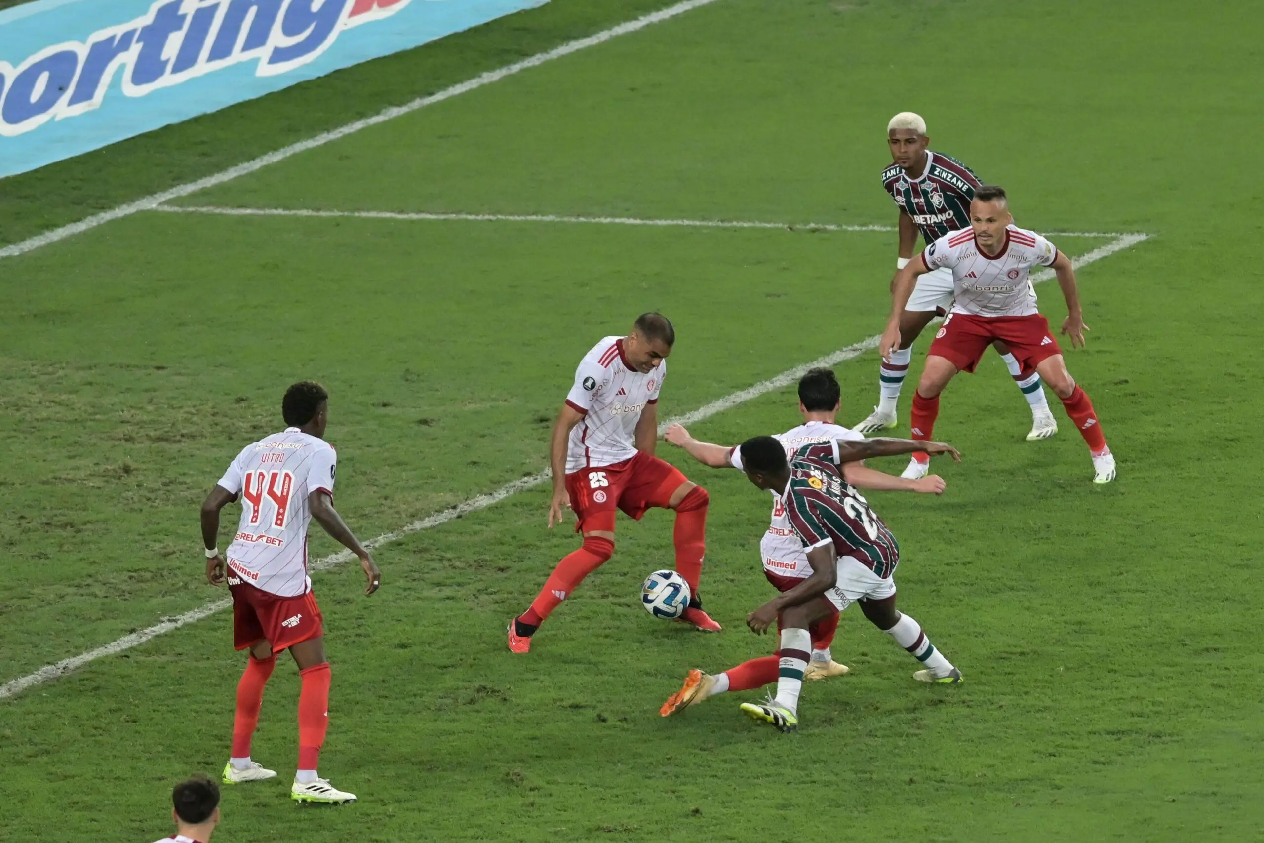 Internacional x Fluminense quem leva a melhor em confrontos mata-mata