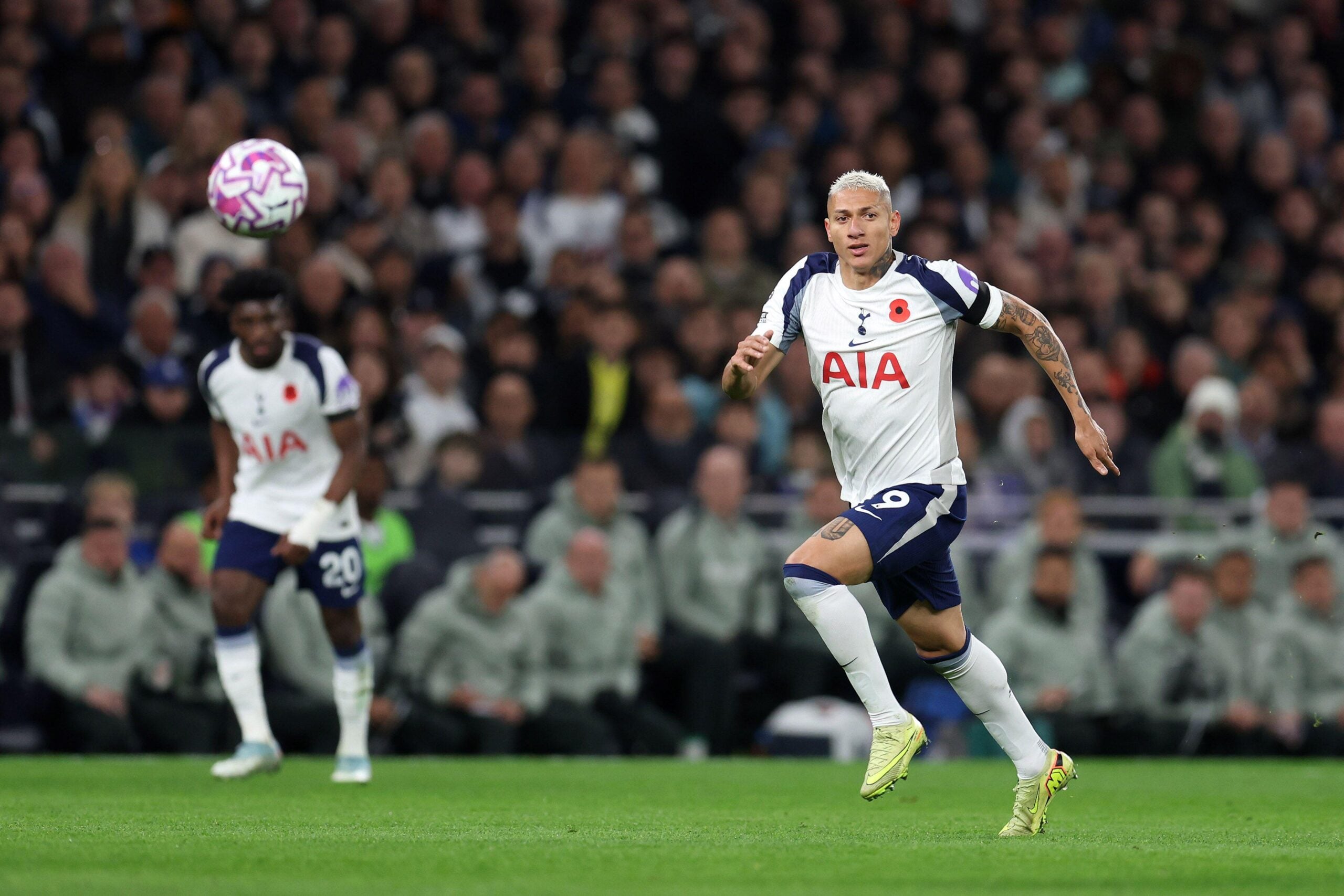 Premier League: 31ª rodada tem duelo direto contra o rebaixamento