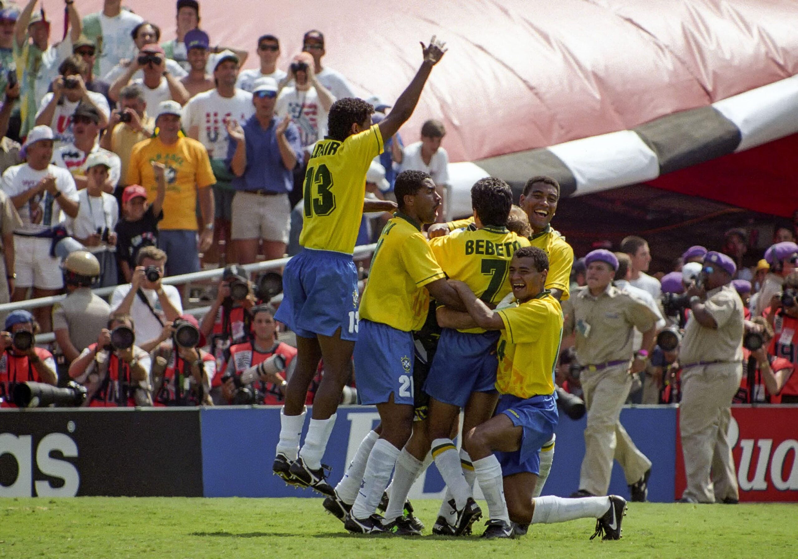 Como foi o desempenho do Brasil jogando Copas do Mundo no México e EUA?