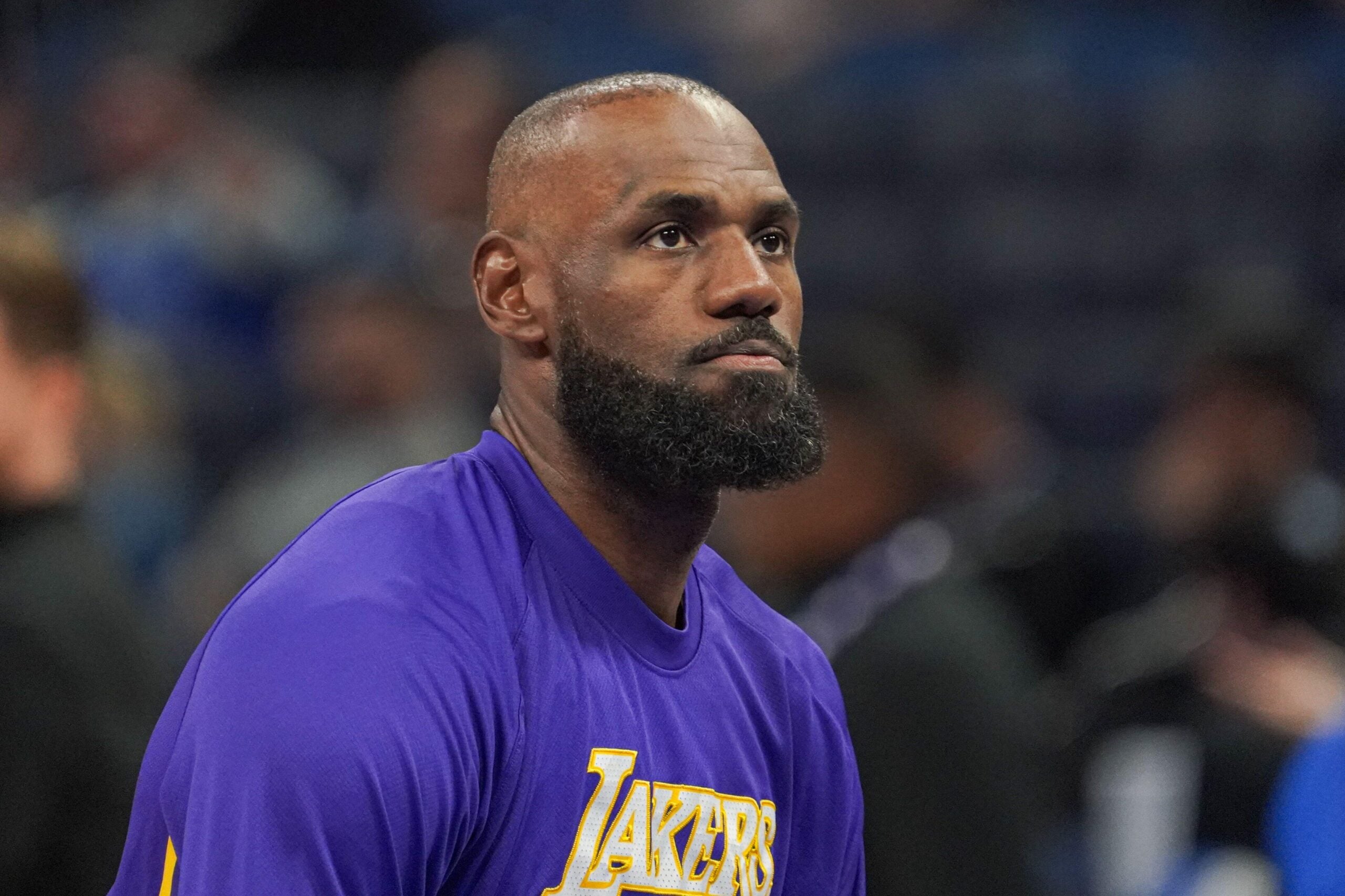 LeBron James assina com o Philadelphia 76ers em contrato de dois anos